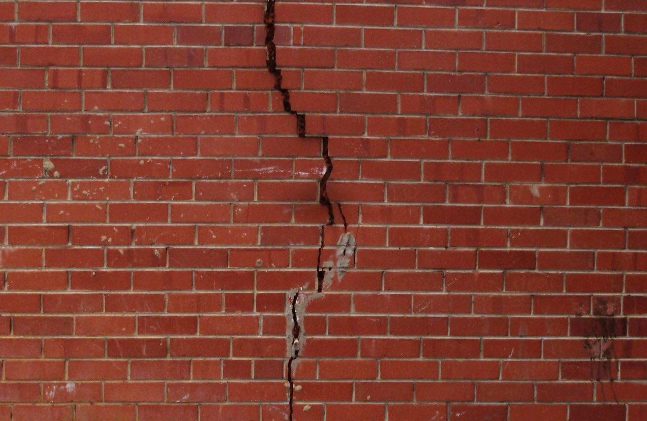 crack in brick walls