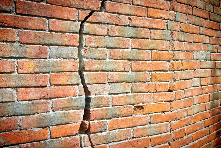 crack in brick walls